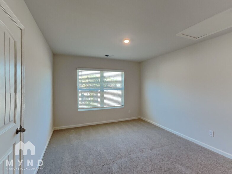 Building Photo - 8286 Middlebrook Dr