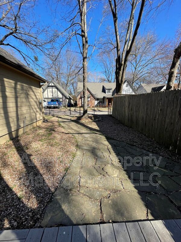 Building Photo - 5512 Columbia Ct