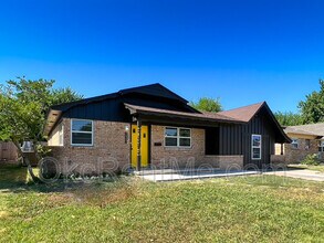 Building Photo - 1428 SW 62nd St