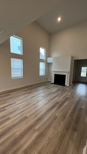 Building Photo - 2428 Williams Ridge Dr