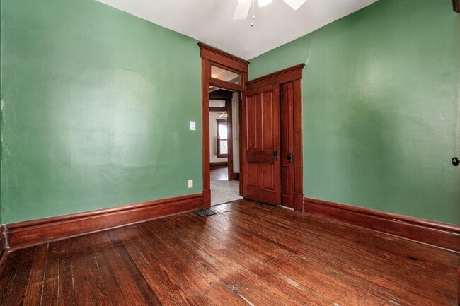 Building Photo - 415 W 5th Ave