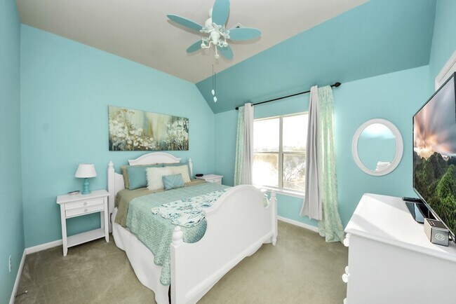 Building Photo - 17859 Camp Cove Dr