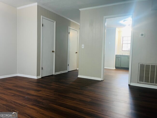 Building Photo - 606 Elm St