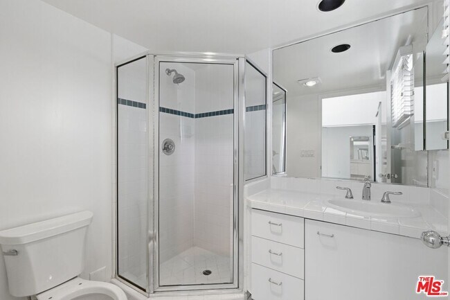 Building Photo - 811 21st St