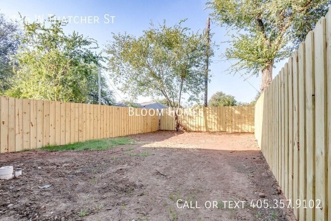 Building Photo - 135 W Thatcher St