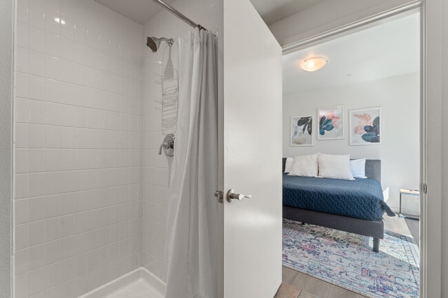 Building Photo - 2220 W Woodin Ave