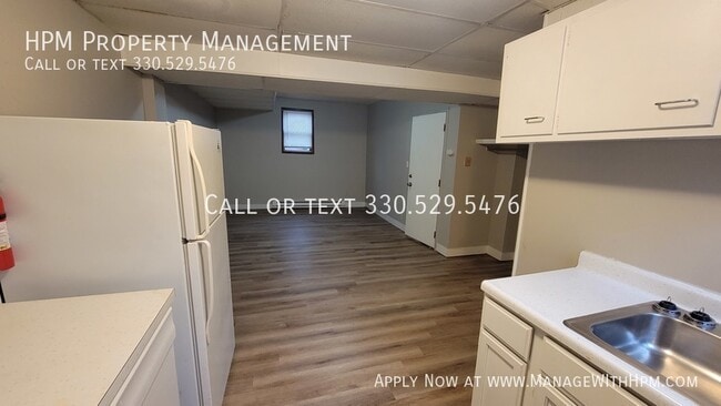 Building Photo - 551 Allyn St
