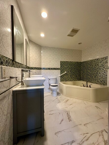 Building Photo - 3 Harbor Front Ct