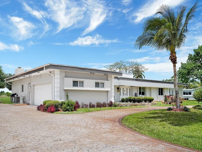 Building Photo - 621 E Tropical Way