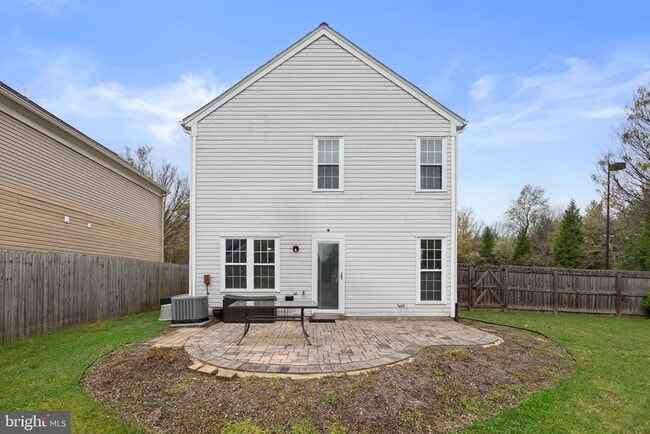 Building Photo - 3811 Ernst Dr