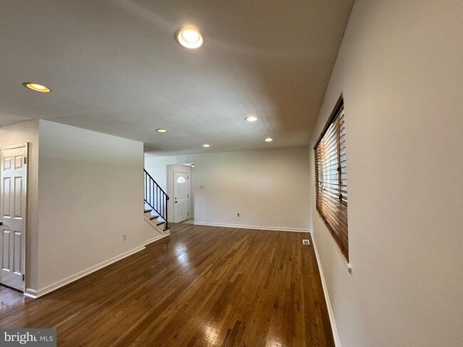 Building Photo - 810 Booker Pl