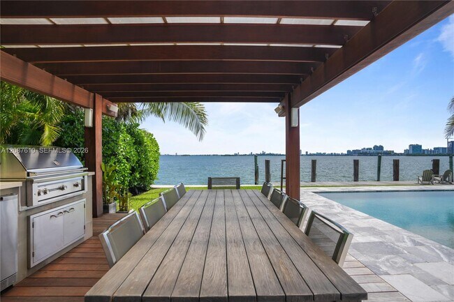 Building Photo - 9301 N Bayshore Dr