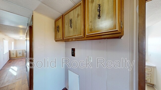 Building Photo - 9815 N Log Rd