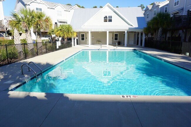 Building Photo - 3BR/3.5BA End Unit Townhome in Summerwalk!  $2,975/month - Pet friendly*