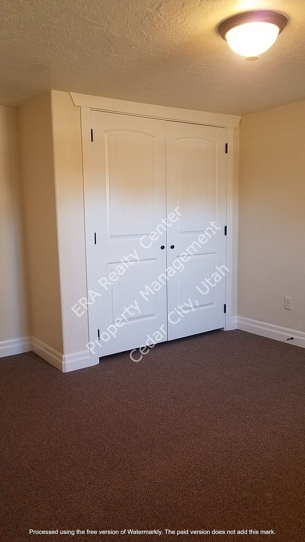 Building Photo - Move-In Discount - 2 Bedroom 1 Bath Basement Apartment of Single Family Home