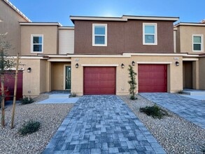 Building Photo - Centennial LIKE-NEW beautiful 3-bedroom, 2.5-bath townhome is a must-see!