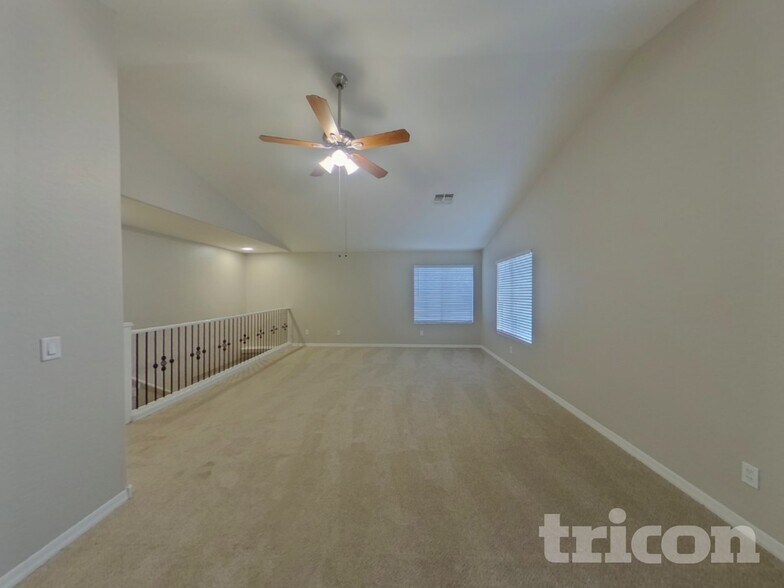 Building Photo - 12922 W Fleetwood Ln