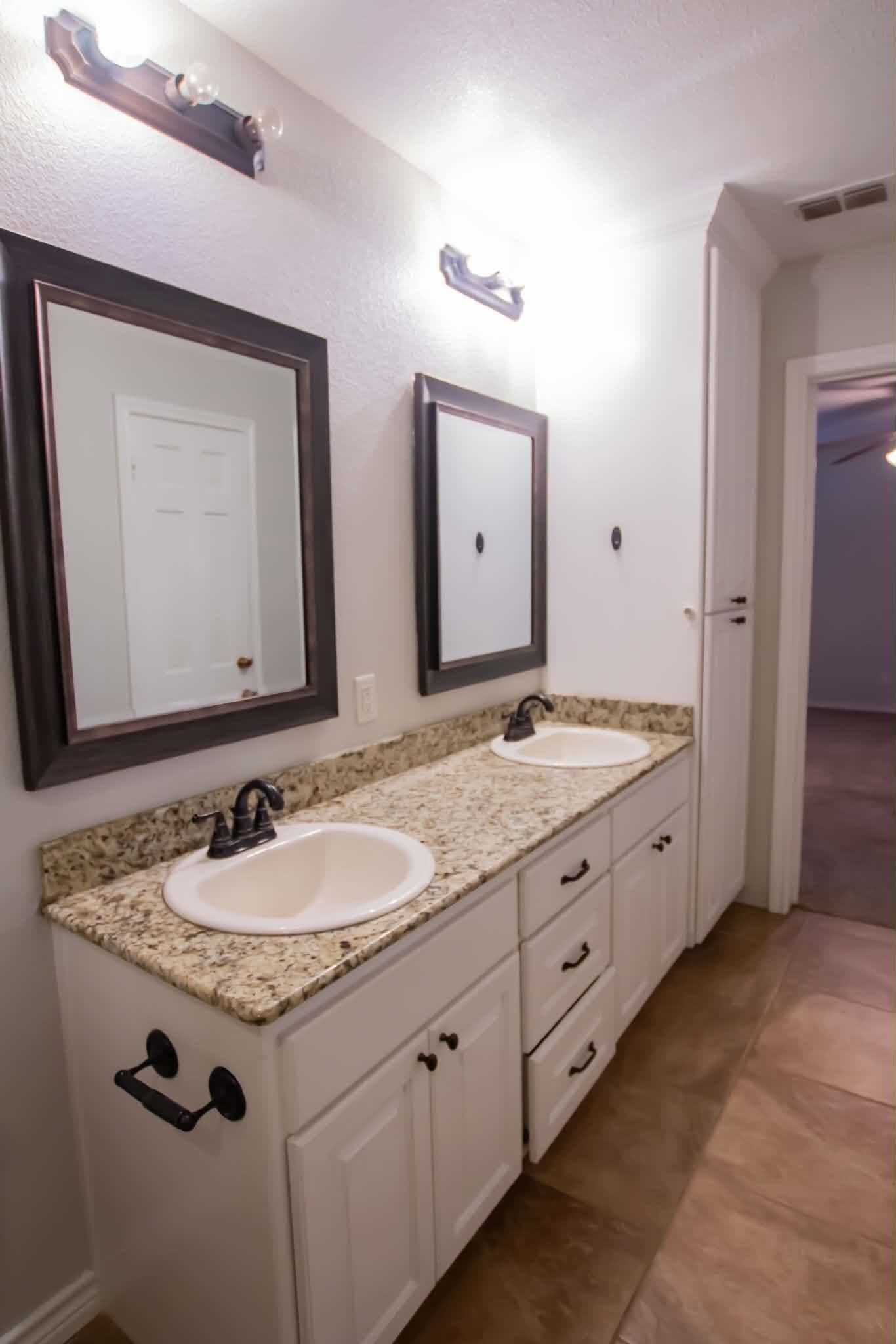 Building Photo - 2110 Inwood Cir
