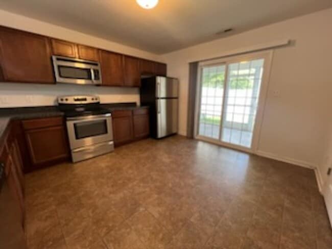Building Photo - Townhome in desirable Carolina Plantations