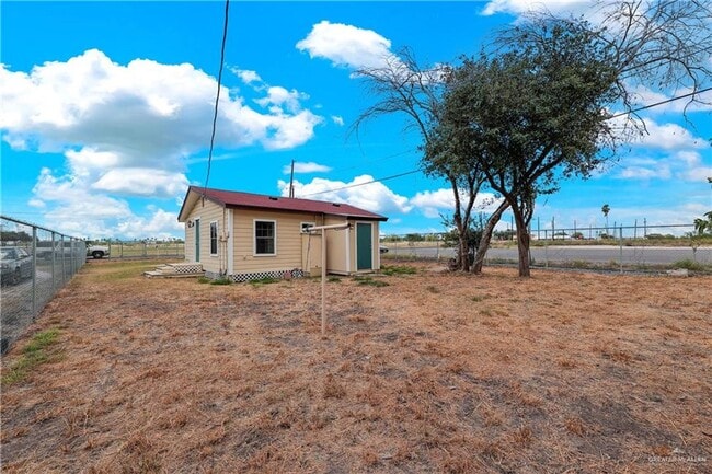 Building Photo - Charming 2-Bedroom Home with Central AC and Fenced Lot!