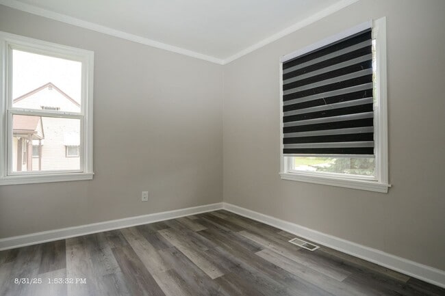 Building Photo - 28253 Schram St