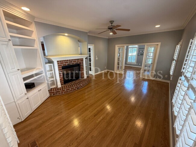 Building Photo - 4BR/2BA/2-0.5BA Custom Home in Greenbrier ...