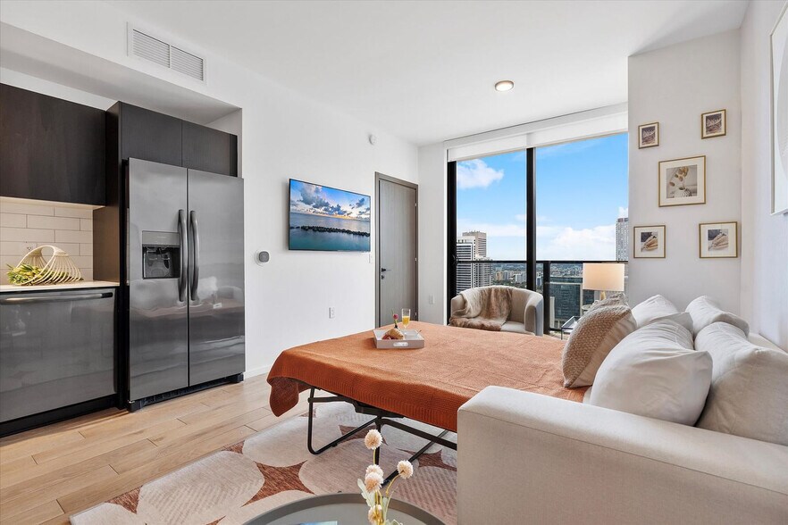 Building Photo - 398 NE 5th St