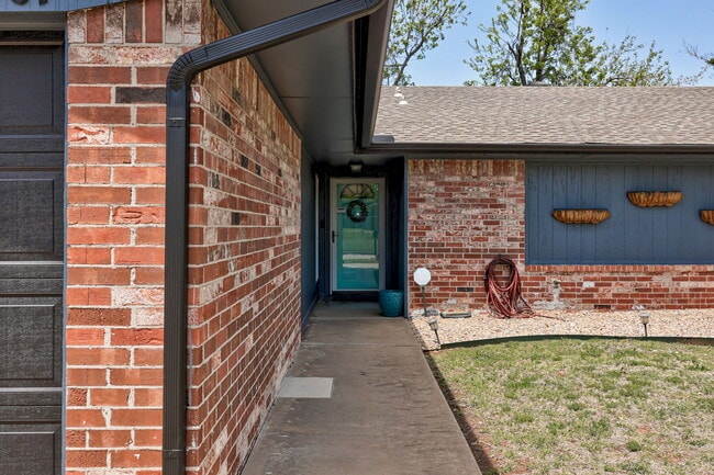 Building Photo - 1701 Dublin Rd