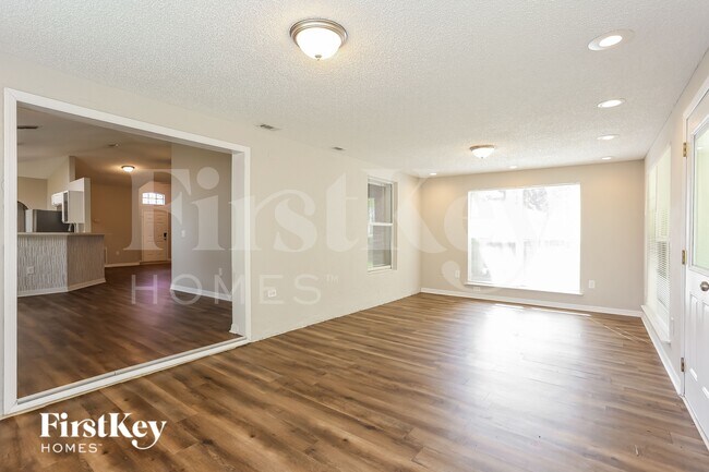 Building Photo - 8113 Misty Meadow Ct N