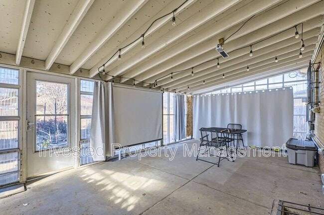 Building Photo - 3267 Ivanhoe St