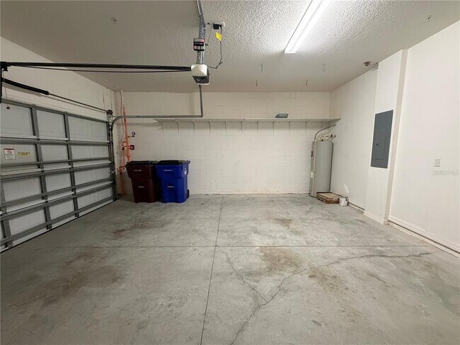 Building Photo - 2432 Seven Oaks Dr