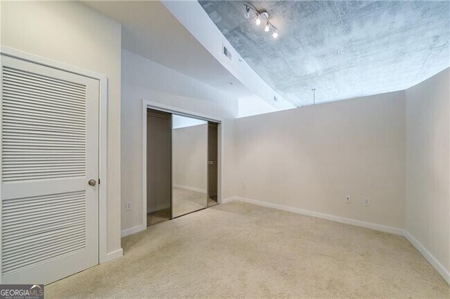 Building Photo - 3300 Windy Ridge Pkwy SE