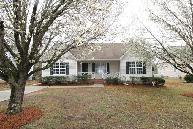 Primary Photo - Lovely renovated 3 bedroom 2 Bath home in ...
