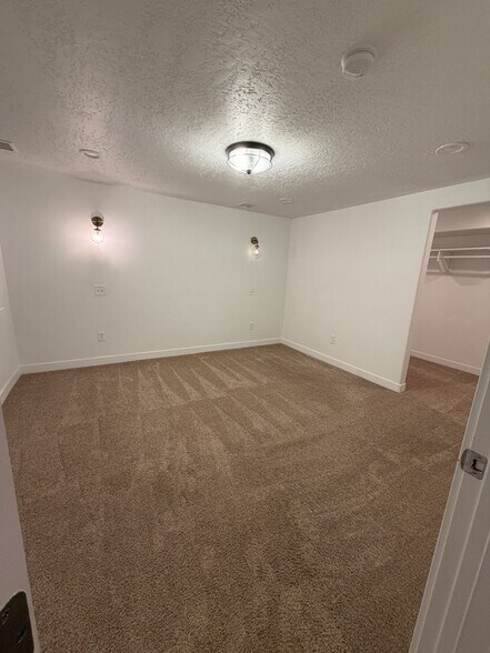 Building Photo - 655 S Sunset Dr
