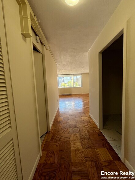 Building Photo - 16 Monmouth Ct