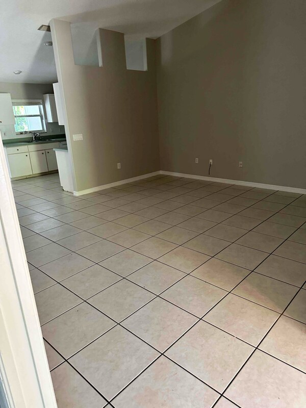 Building Photo - 160 Fenimore Ln