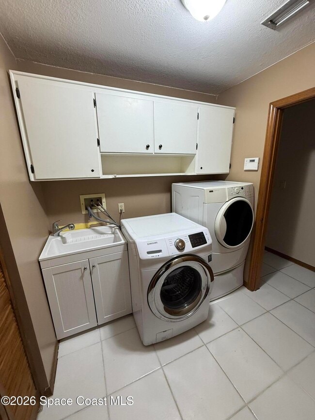 Building Photo - 1710 Apricot Dr