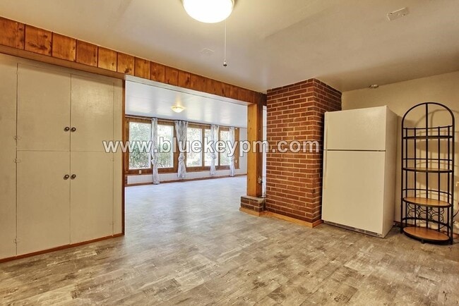 Building Photo - 2952 SW Huber St