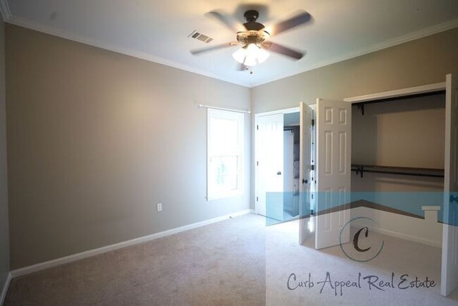 Building Photo - 4 bedroom 2 bath recently built home (Nett...