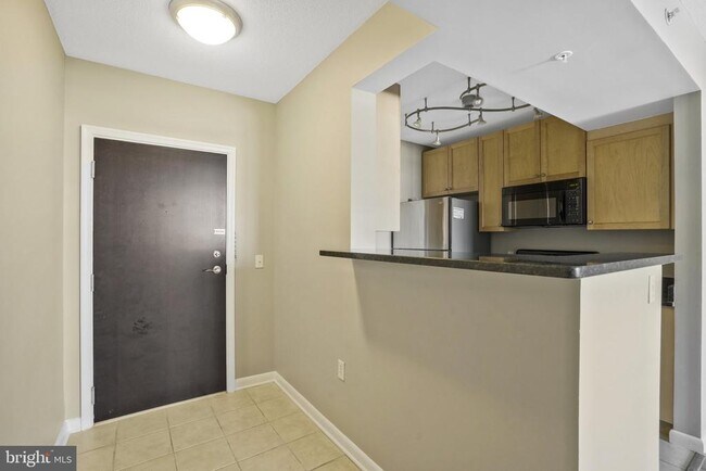 Building Photo - 851 N Glebe Rd