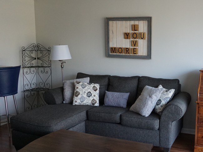 Living Room - 2015 S Finley Rd