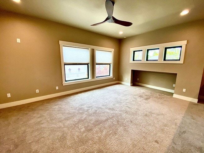Building Photo - 13THTOWNHOME