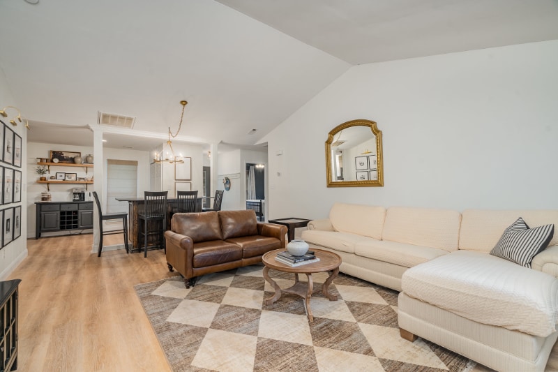 Building Photo - 2812 Olde Whitehall Rd