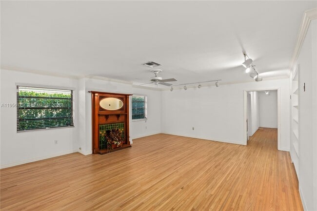 Building Photo - 736 Alhambra Cir