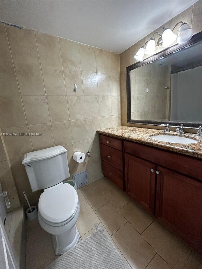 Building Photo - 2655 Collins Ave