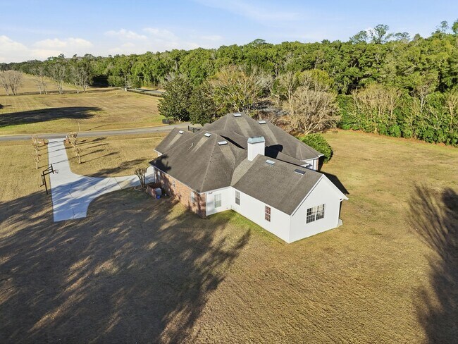 Building Photo - Ivy Park Brick Home 4 bedroom 3 1/2 baths