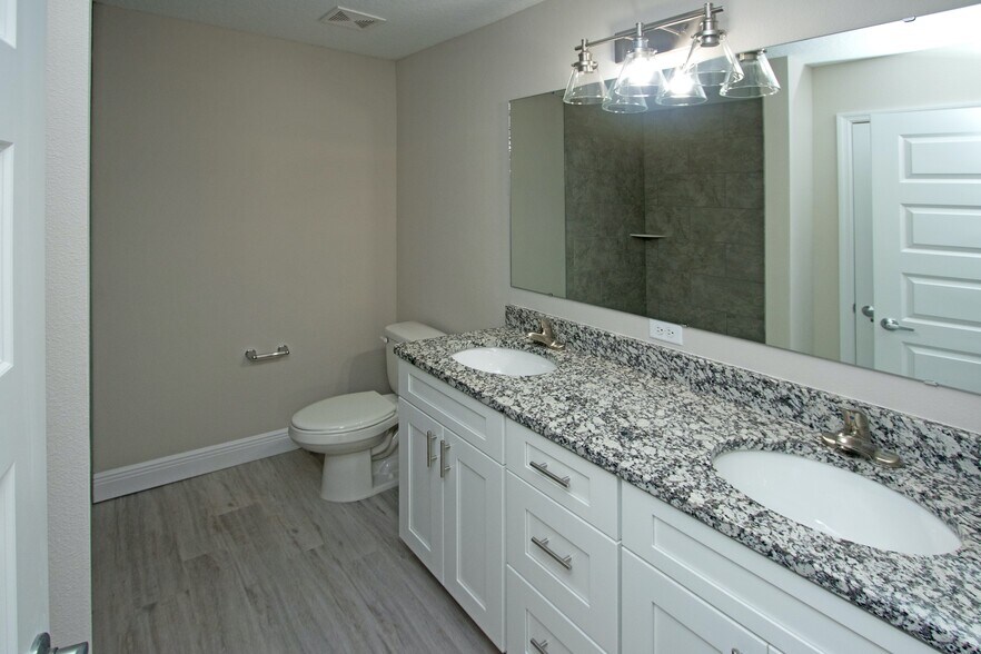 Building Photo - 9938 N Athenia Dr