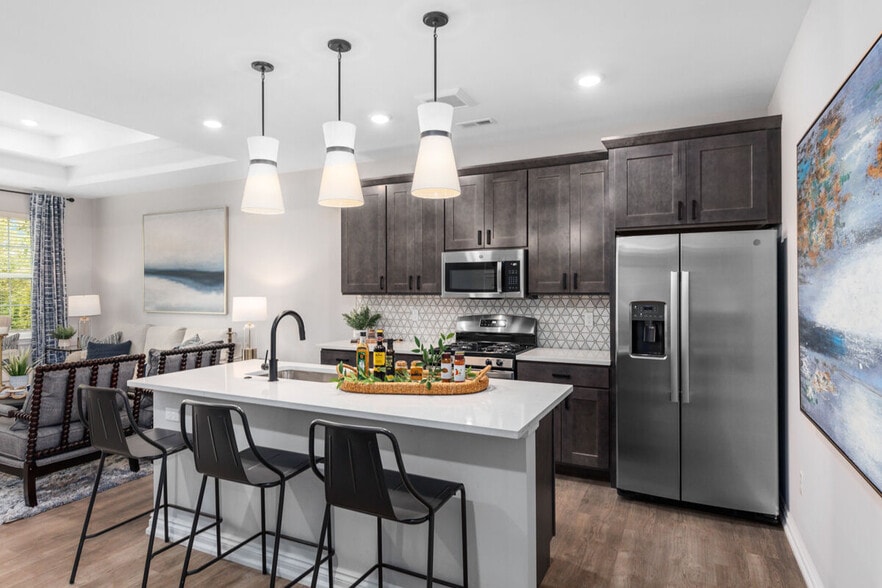 Primary Photo - Noble on the Lake