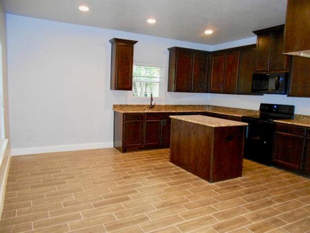 Building Photo - 2811 Walnut St