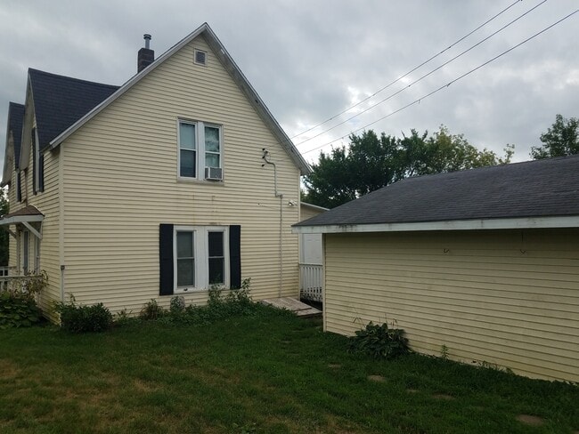 Building Photo - 18407 Green Rd